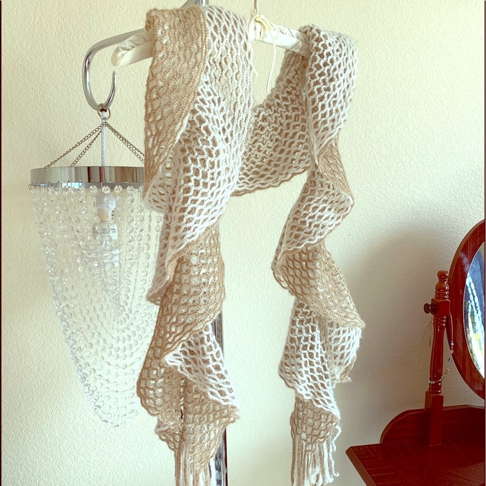 Bouncy Scarf - Picture 1 of 6